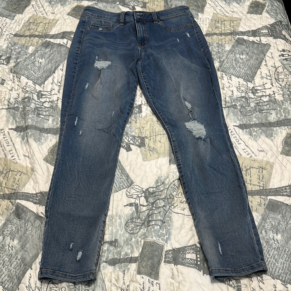 ❤️BUNDLE BUY 3 GET 15% OFF❤️
Rewash Blue Ankle Cropped Distressed Jeans